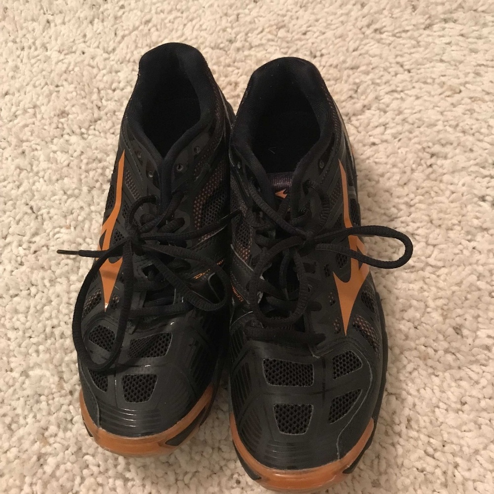 Volleyball shoes